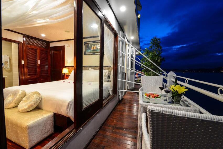 Swan-Cruises