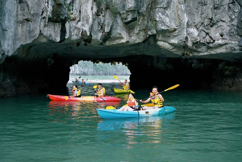 kayak-alla-baia-di-Halong