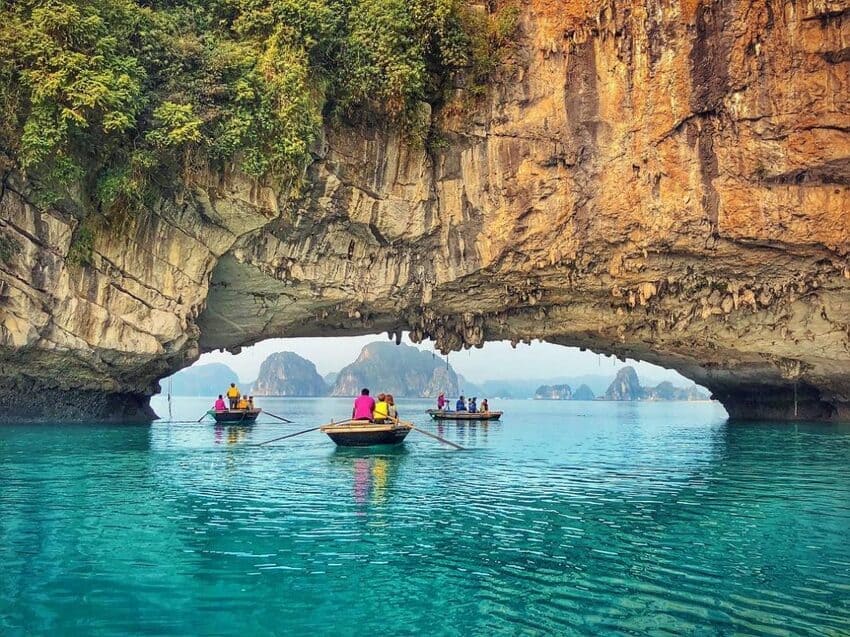 kayak-nella-baia-Bai-Tu-Long