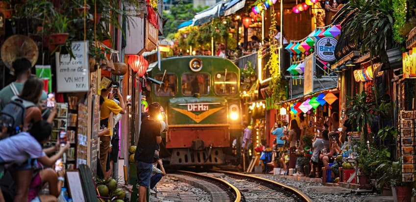 train-street-hanoi
